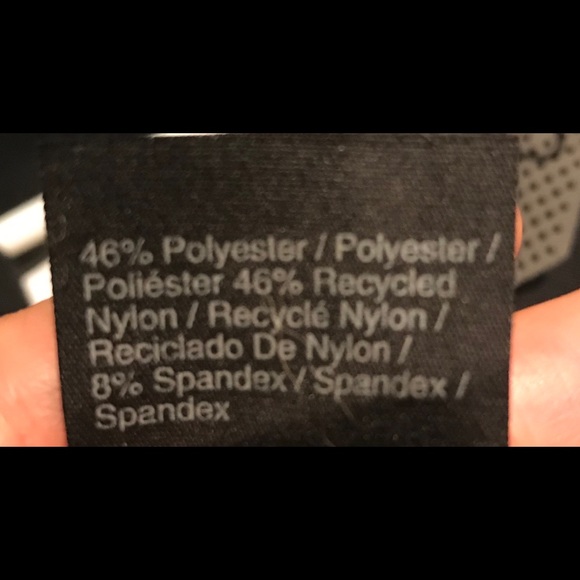 ❤️RYU teclayr Black Top V neck M - Picture 4 of 4